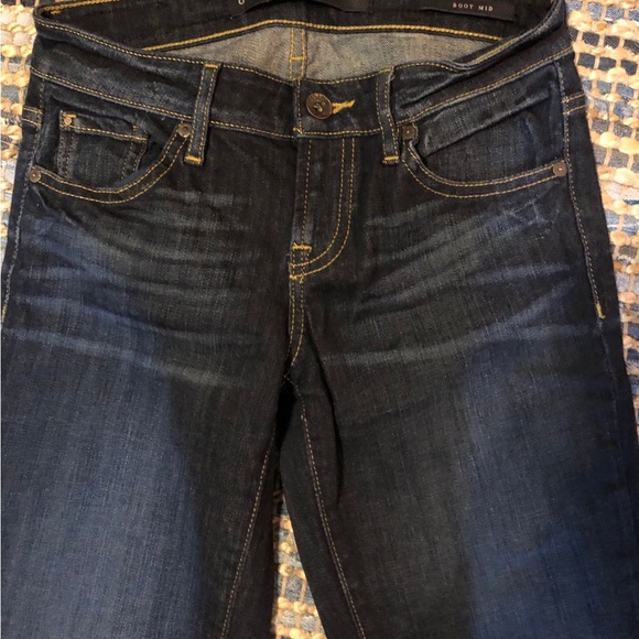 EUC Women’s Guess Dark Indigo Denim - Picture 2 of 5